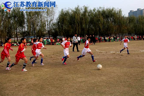 泗阳县校园足球联赛在众兴小学田径场敲响战鼓